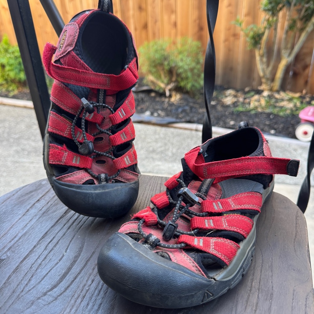 KEEN Newport H2 Sandals Red Black Men6 Women7.5 (EU 38) amphibious water shoe
